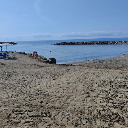Piano Terra Centrale Vicino Al Mare ริวาลิกูเร ภายนอก รูปภาพ
